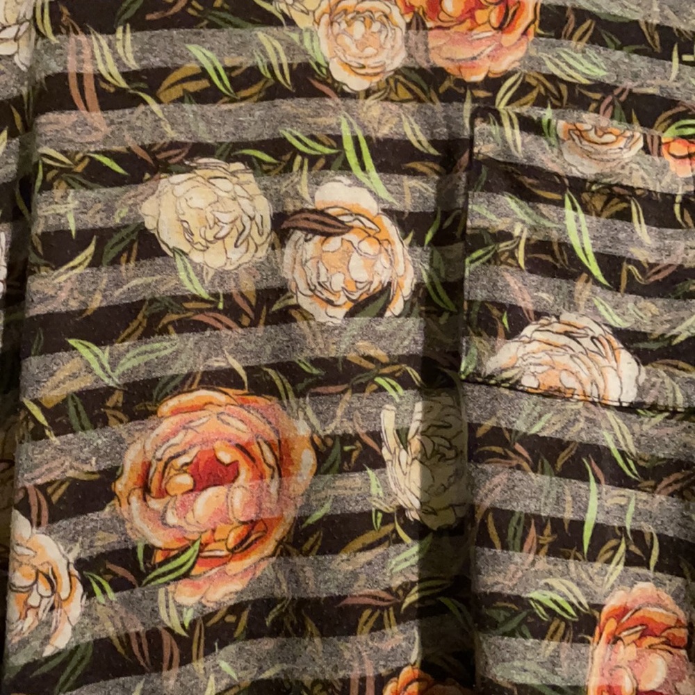 Euc size small Lularoe floral carly - Picture 2 of 2